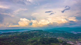火烧云绿水青山日落视频模板