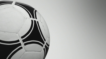 球在白色背景上旋转