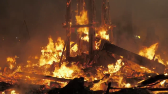 火灾把房屋建筑物全部烧毁