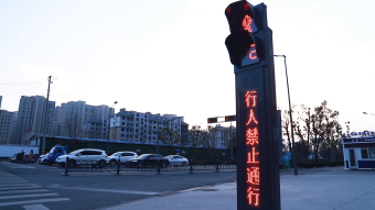 实拍红绿灯城市道路交通指示灯