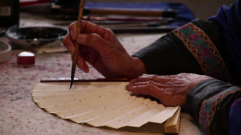 震撼女书法实拍视频