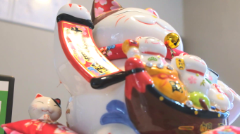 招财猫招手摆手生意兴隆恭喜发财视频素材