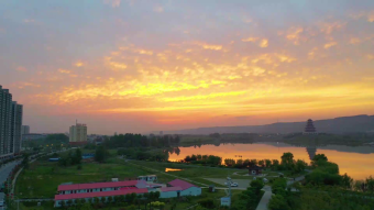 航拍夕阳摩天轮视频