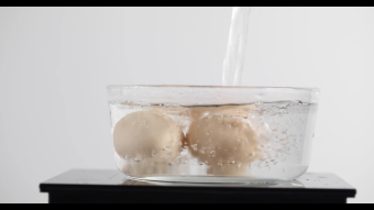 流心鸡蛋实拍视频