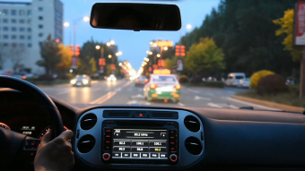 三组镜头街道车内驾驶夜景实拍