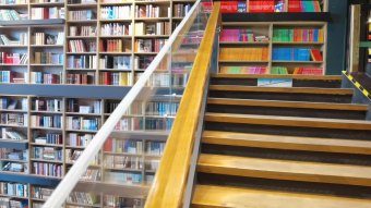 实拍图书馆阅读读书看书镜头