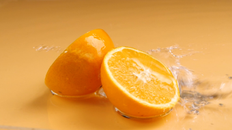 升格橙子新鲜水果脐橙入水落水的视频