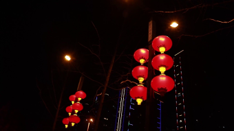 实拍过年街道红灯笼