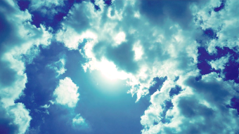 蓝天白云太阳实拍视频