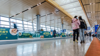 大气机场候机厅匆忙人流4k延时